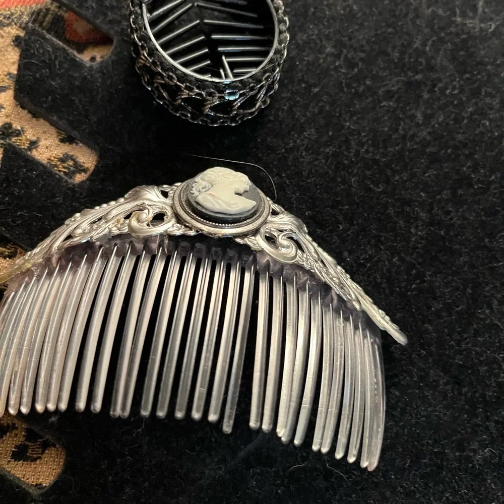 unbranded metal light
